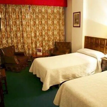 Otel Monclus 2*