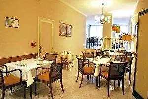 Monclus Hotel 2*